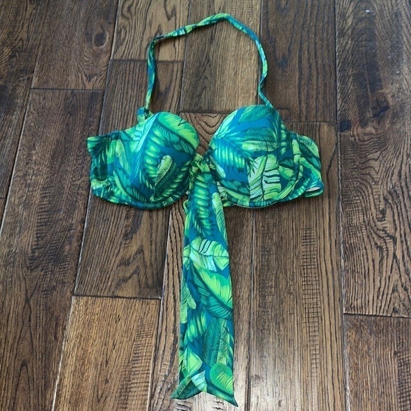 SHADE & SHORE Halter Bikini Top Size 36C - Picture 1 of 4
